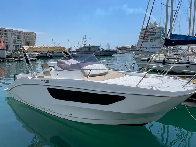 Motorboat to hire Porto di Salerno at the best price