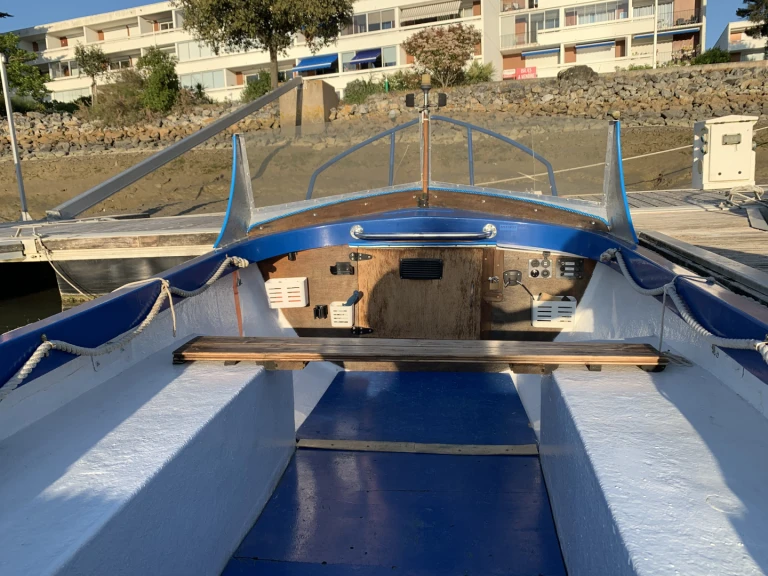 Hire Motorboat Kirie with a boat licence
