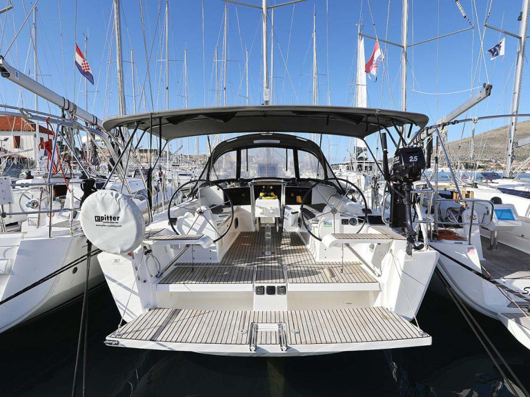 Charter a Dufour Dufour 382 Grand Large in Pula on Samboat