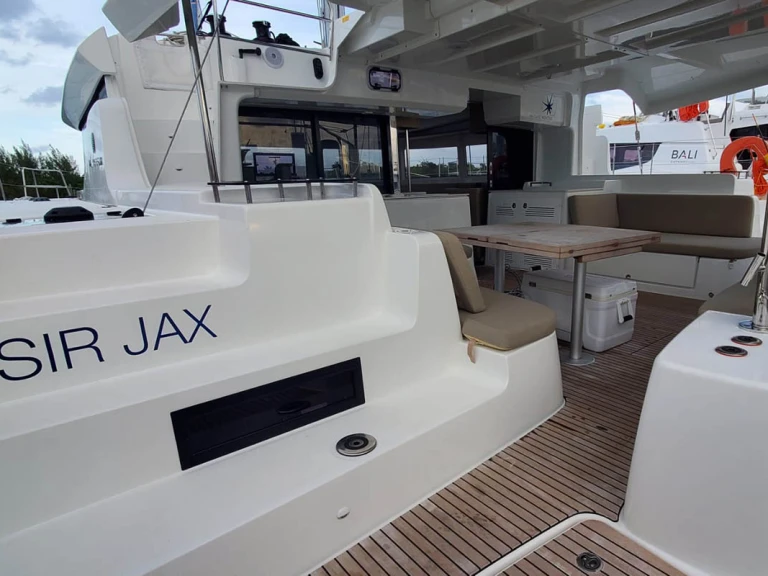 Yacht hire Nassau cheap Lagoon 46