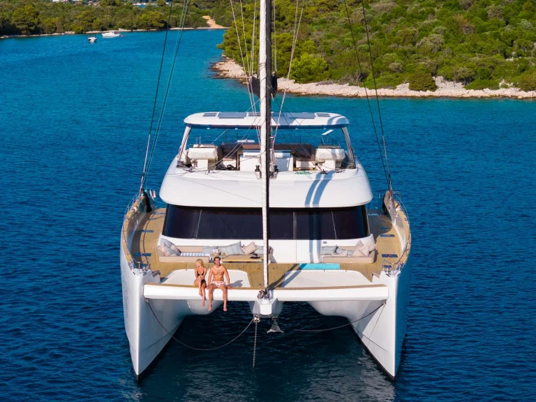 Hire a Sunreef HONEYBIRD Šibenik