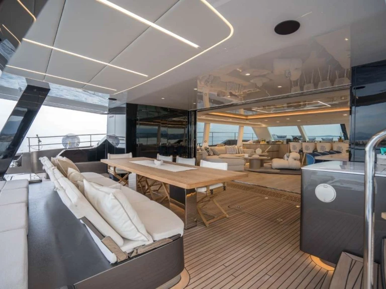 Hire Luxury Yacht with or without skipper Sunreef British Virgin Islands (BVI)