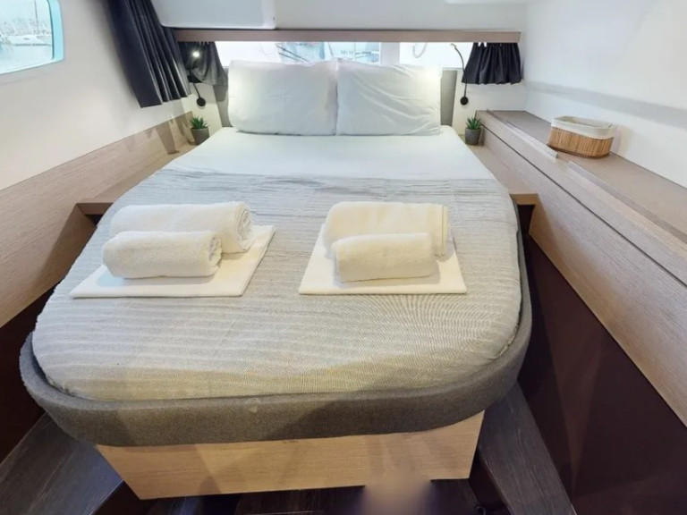 Hire Catamaran with or without skipper Fountaine Pajot Paros (Island)