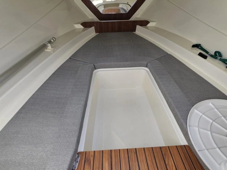 Charter a Quicksilver Activ 755 Sundeck in Propriano on Samboat