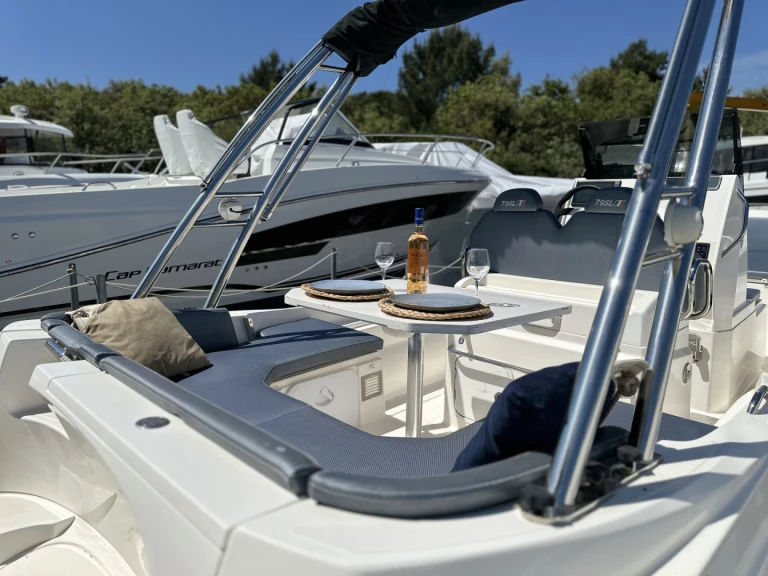 Hire RIB with or without skipper Zar La Flotte