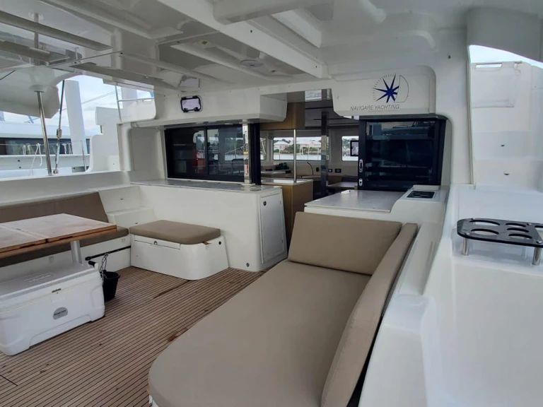 Catamaran to hire Nassau at the best price
