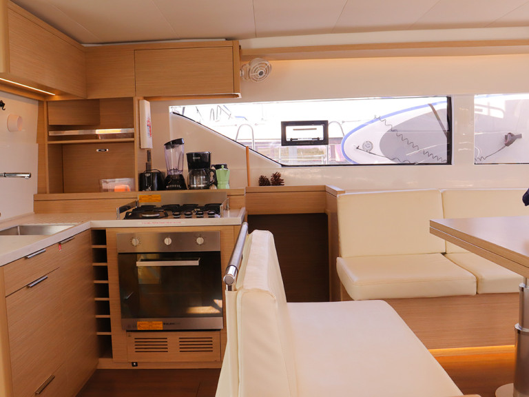 Catamaran to hire Road Town at the best price
