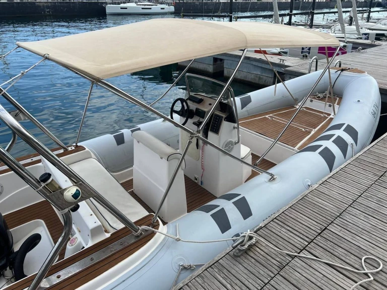 Yacht hire Tivat cheap Stingray Predator 640