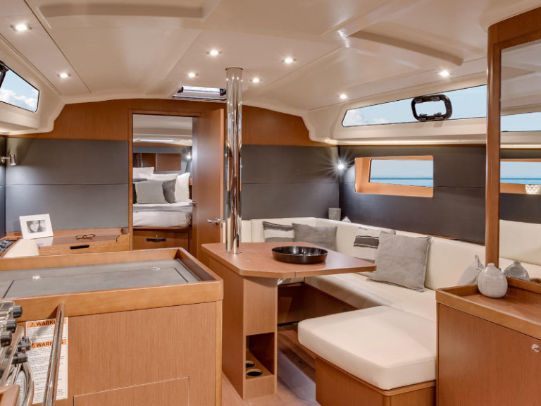 Charter a Bénéteau Oceanis 41.1 in Alimos on Samboat