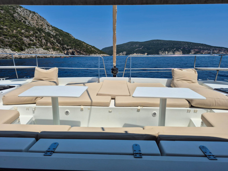 Charter a Bali Bali 4.3 in Lefkáda on Samboat
