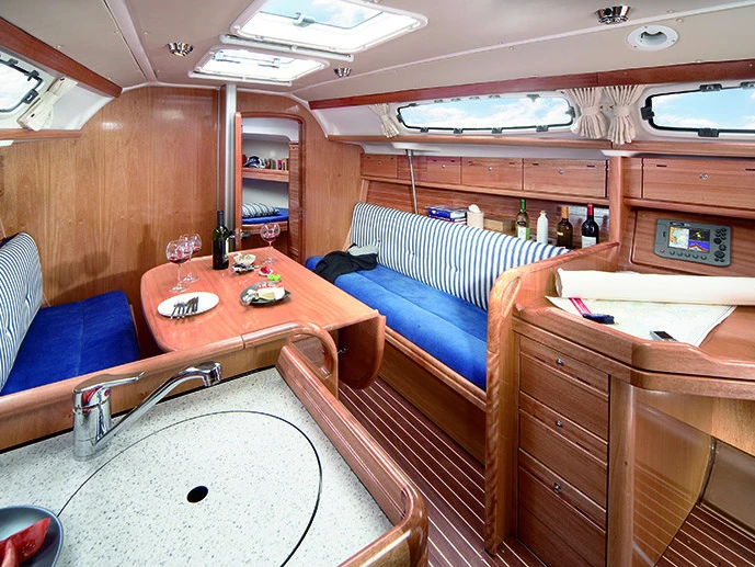 Charter a Bavaria Bavaria 39 Cruiser in Tribunj on Samboat