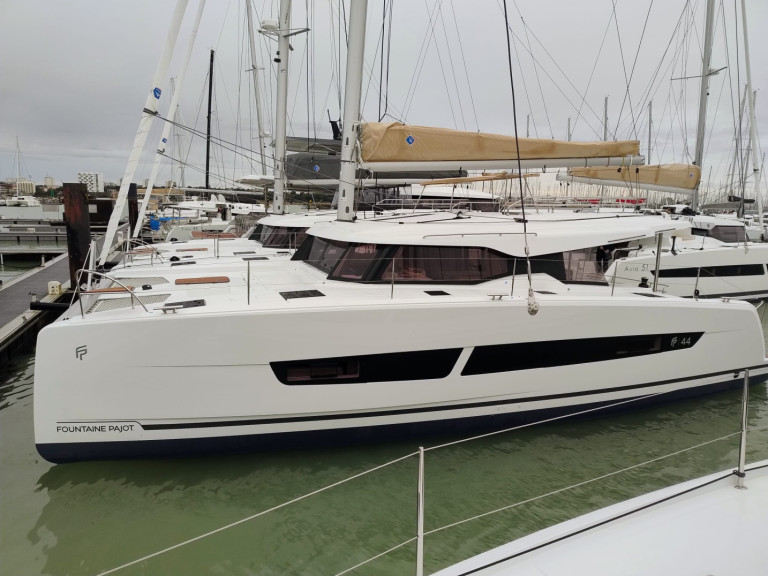 Catamaran to hire Préveza at the best price