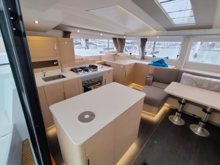 Fountaine Pajot Fountaine Pajot FP 44 Quatuor - 4 + 2 cab. charter bareboat or skippered in  Préveza