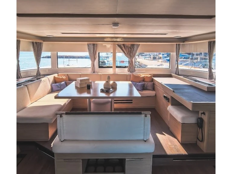 Catamaran hire in Tourlos - Lagoon Lagoon 51