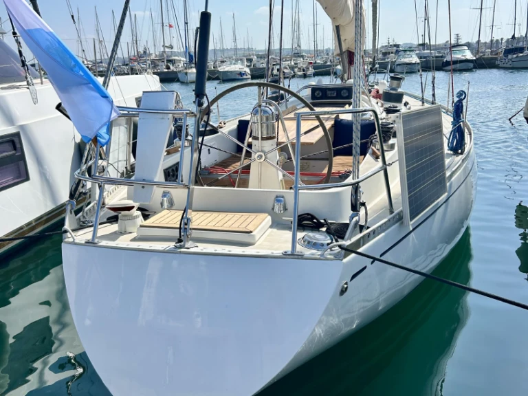 Sailboat to hire France at the best price