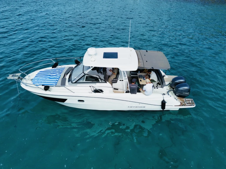Hire Motorboat Jeanneau with a boat licence