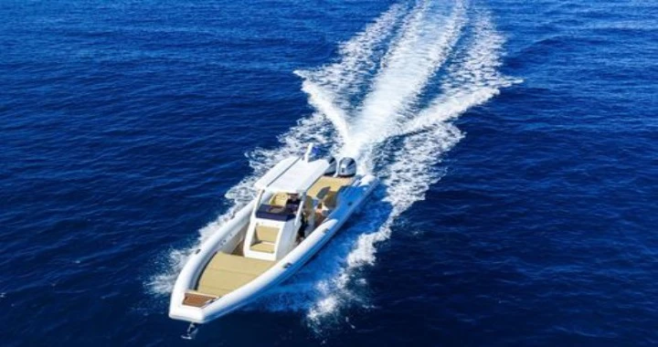RIB hire in Adámas - NR 10 NR 10
