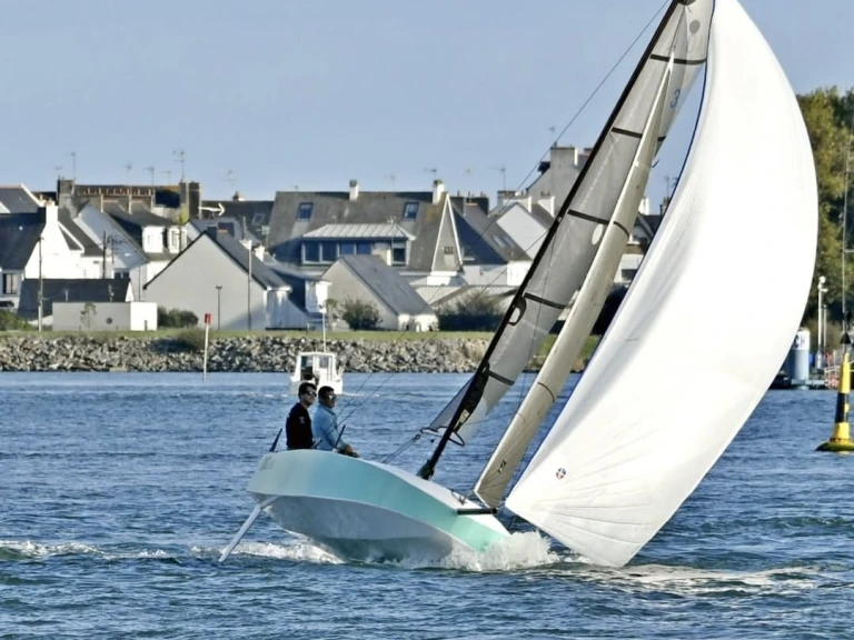Yacht hire Lorient cheap DG 5.5