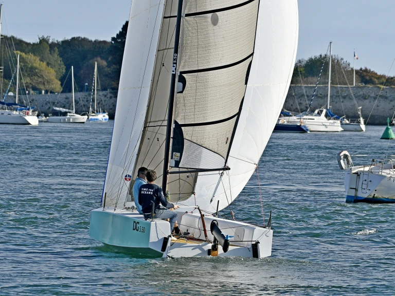 Hire Sailboat DG Boats with a boat licence