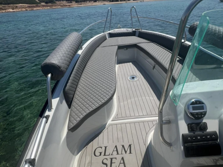 Hire Motorboat ISATEK TEKNE with a boat licence