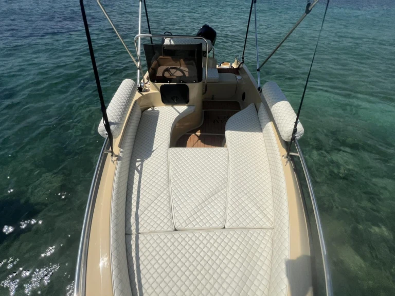 Charter a ISATEK TEKNE COBRA 495 in Glyfada on Samboat