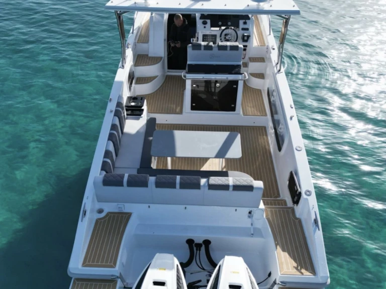Hire Motorboat Saver with a boat licence