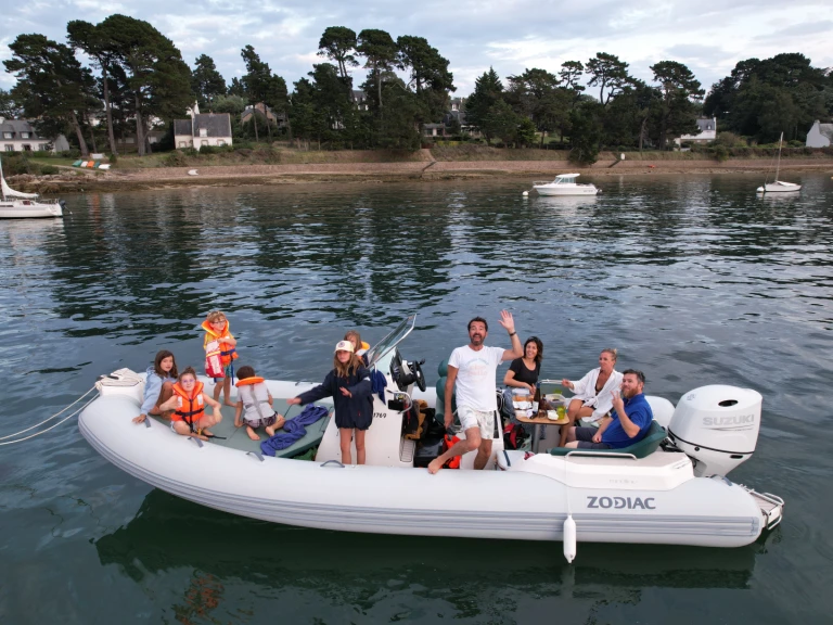 Hire RIB Zodiac with a boat licence