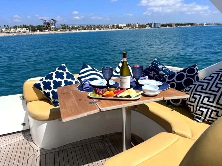 Hire Motorboat Sessa Marine with a boat licence