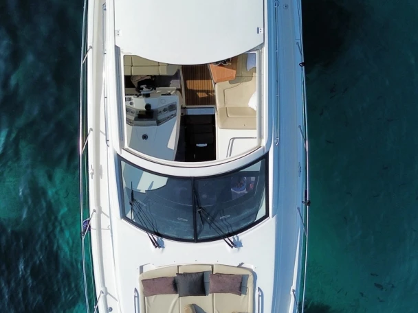 Hire a Prestige Yachts 590 Paris