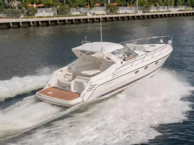 Hire Motorboat Sealine with a boat licence