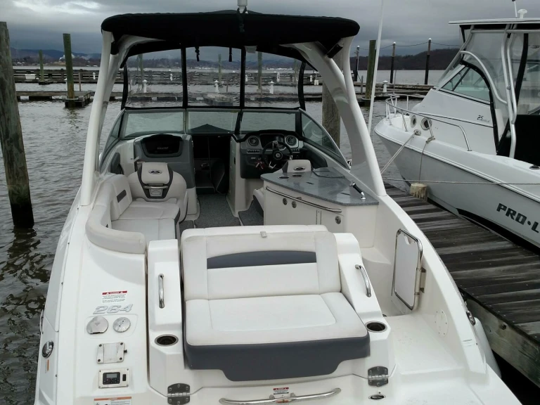Yacht charter Mandelieu-la-Napoule - Chaparral Sunesta 264 on SamBoat