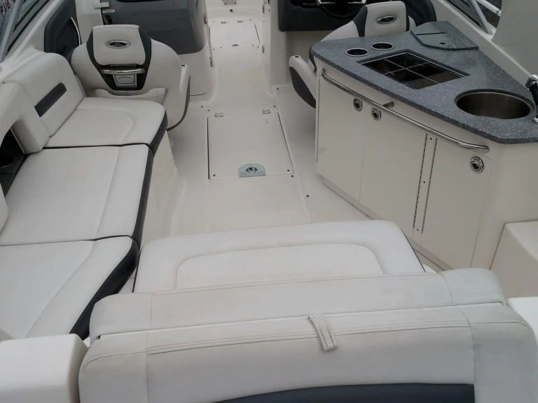 Hire a Chaparral Sunesta 264 Mandelieu-la-Napoule