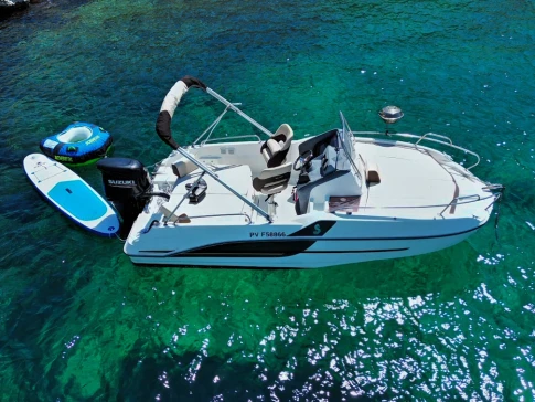 Charter a Bénéteau Flyer 5.5 SUNdeck in Marseille on Samboat