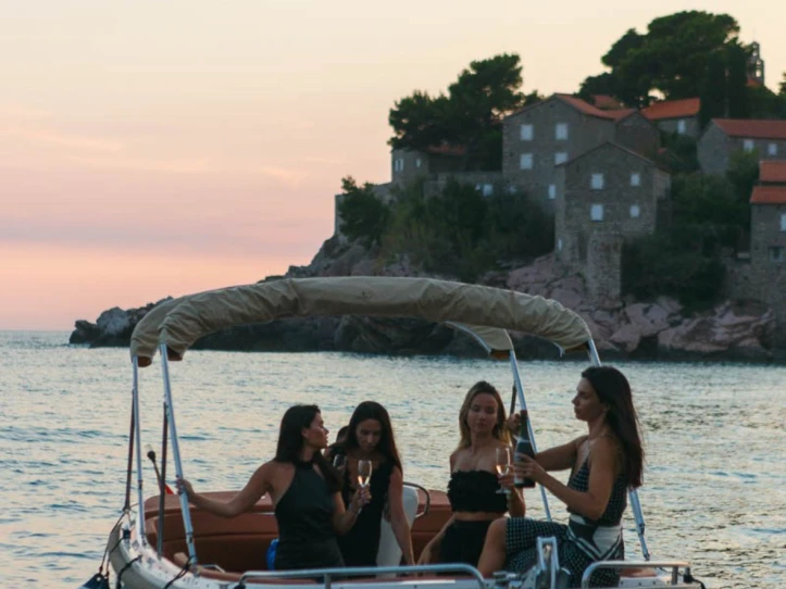 Charter a Truszczynscy boats Primeur 715 in Budva on Samboat