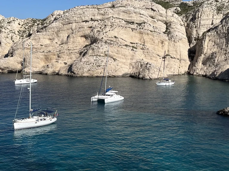 Hire Catamaran Fountaine Pajot with a boat licence