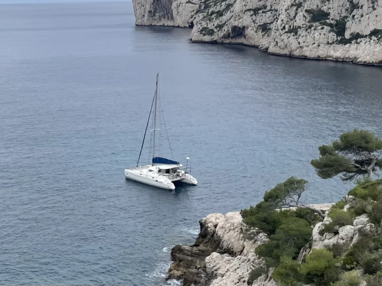 Catamaran to hire Port-Saint-Louis-du-Rhône at the best price