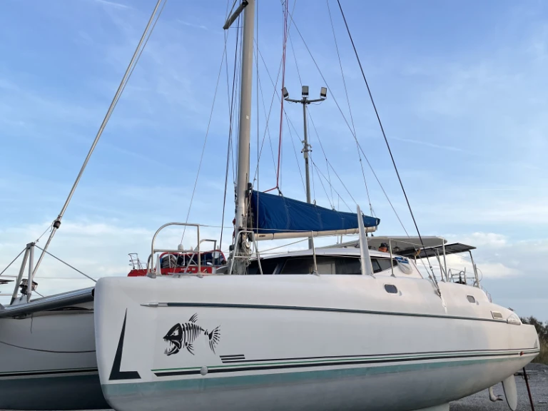 Yacht charter Port-Saint-Louis-du-Rhône - Fountaine Pajot Athena 38 on SamBoat