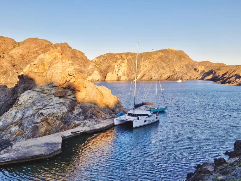 Catamaran hire in Empuriabrava - Lagoon Lagoon 380 S2