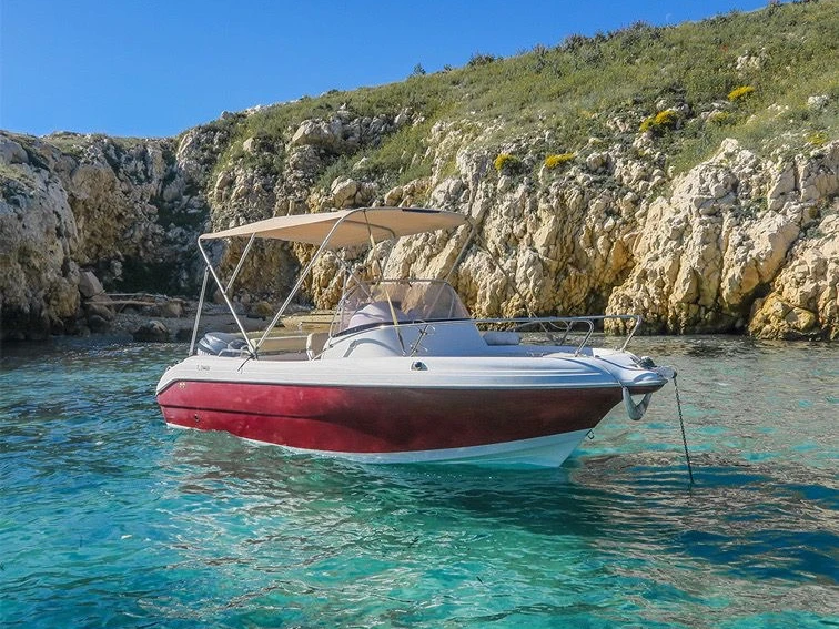 Charter a Pacific Craft Pacific Craft 570 WA Sunset in Marseille on Samboat