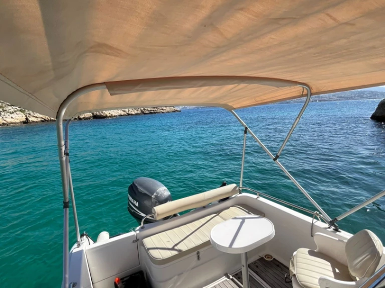 Hire Motorboat Pacific Craft with a boat licence