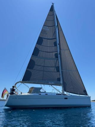 Charter a Hanse Hanse 430 E in Pula on Samboat