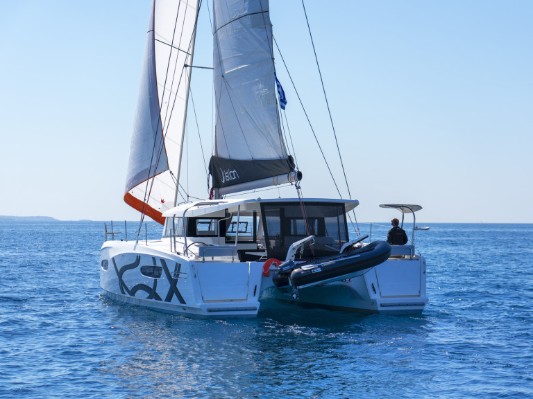 Hire a Excess Excess 13 - 4 + 2 cab. Alimos