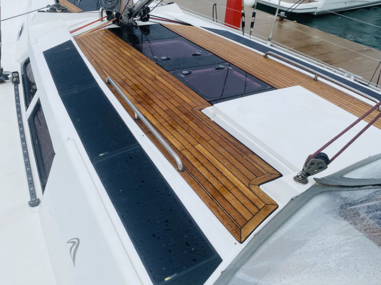 Sailboat hire in Pula - Hanse Hanse 430 E