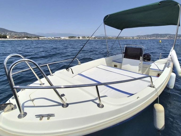 Hire Motorboat SAFTER Marine with a boat licence