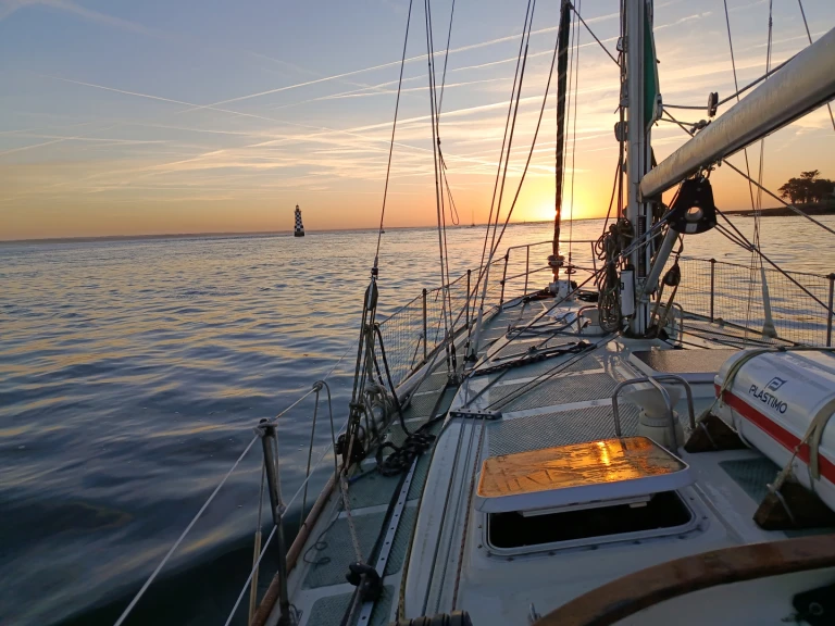 Charter a trismus TRISMUS 37 in Loctudy on Samboat