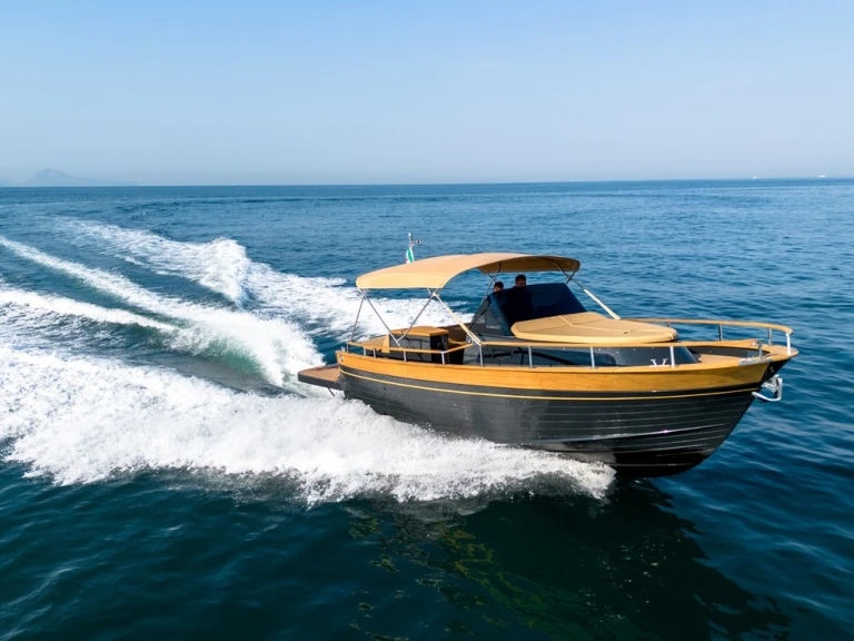 Motorboat to hire Marina de Palamós at the best price