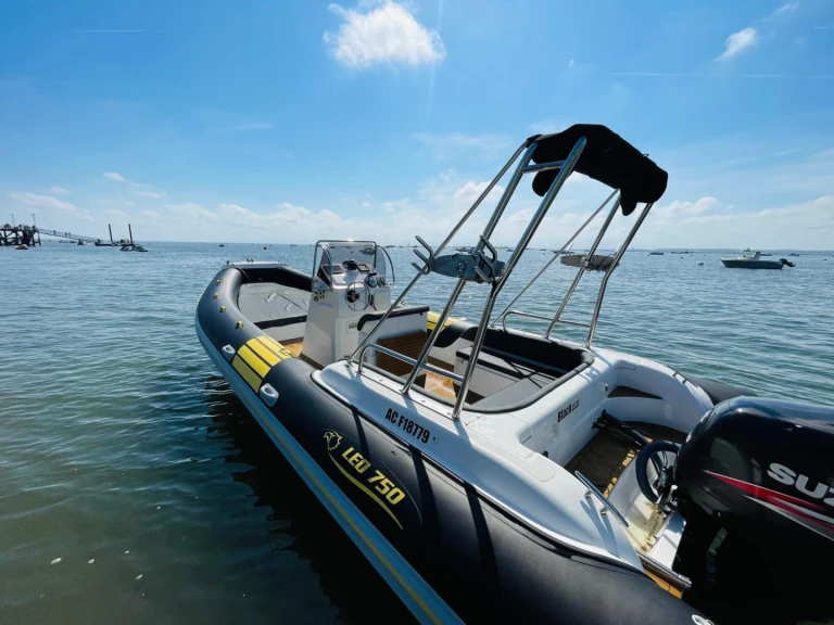 Charter a Nautica Led Nautica Led 750 GS in Lège-Cap-Ferret on Samboat