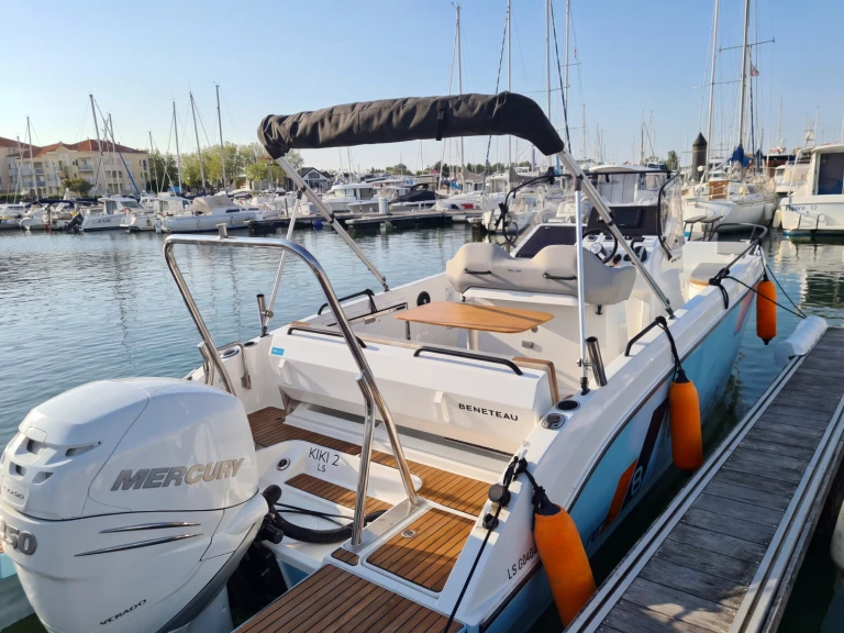 Hire Motorboat with or without skipper Bénéteau Les Sables-d'Olonne