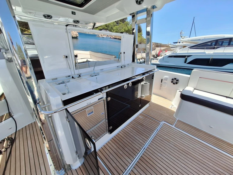 Yacht charter Palamós - Jeanneau CAP CAMARAT 12,5WA on SamBoat