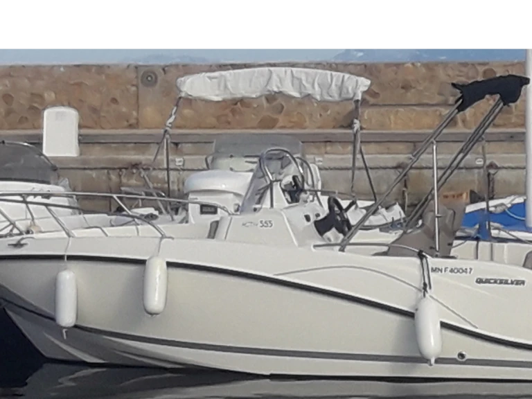 Motorboat hire in Six-Fours-les-Plages - Quicksilver Quicksilver 555 Activ Open